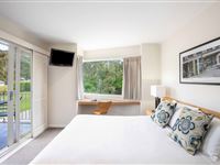 1 Bedroom Apartment Bedroom-Mantra Lorne